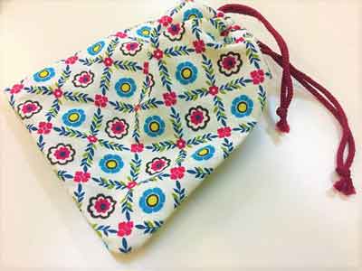 ハンドメイド作品　シンガ—ミシンで作った巾着袋その1