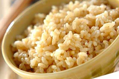 玄米は見た目が茶色です。多種類の栄養素が多く含まれている
